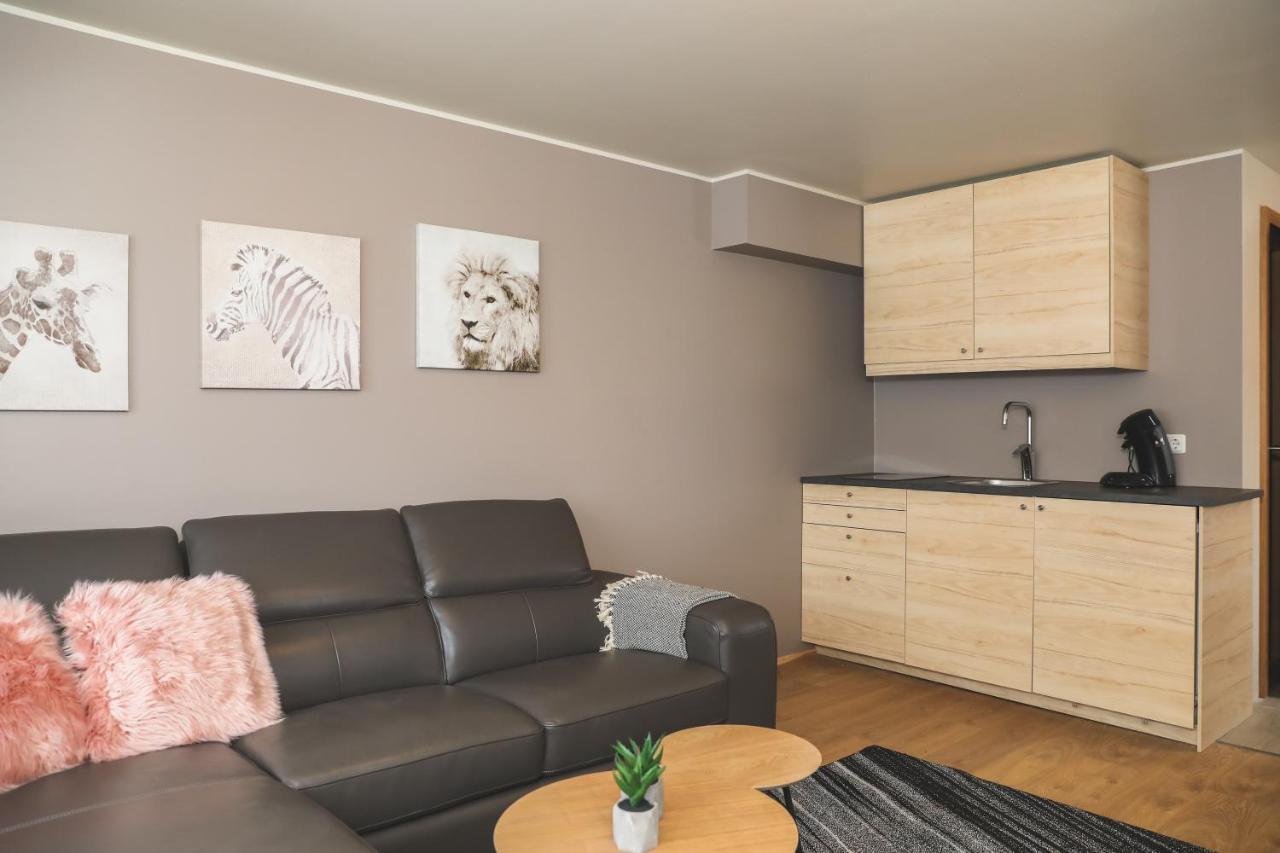 אקורירי E18 Apartments מראה חיצוני תמונה